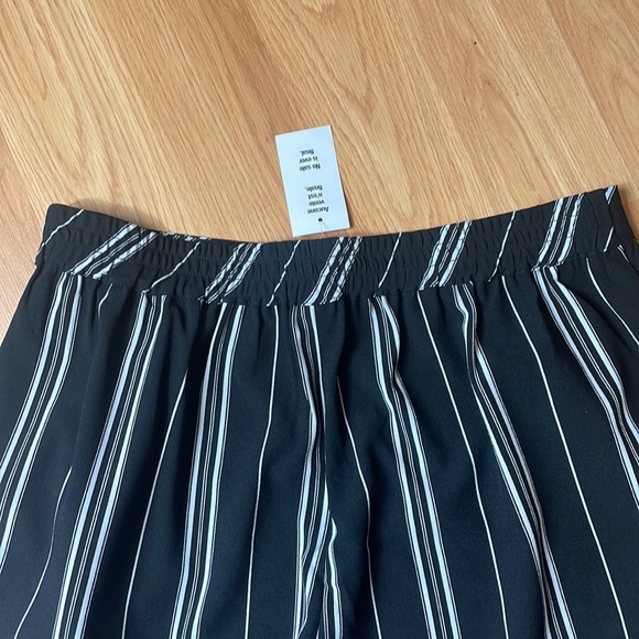 SOLD! Women’s Summer Pants, Rickies, Size: M, Color: black & white Stripes - Picture 3 of 15